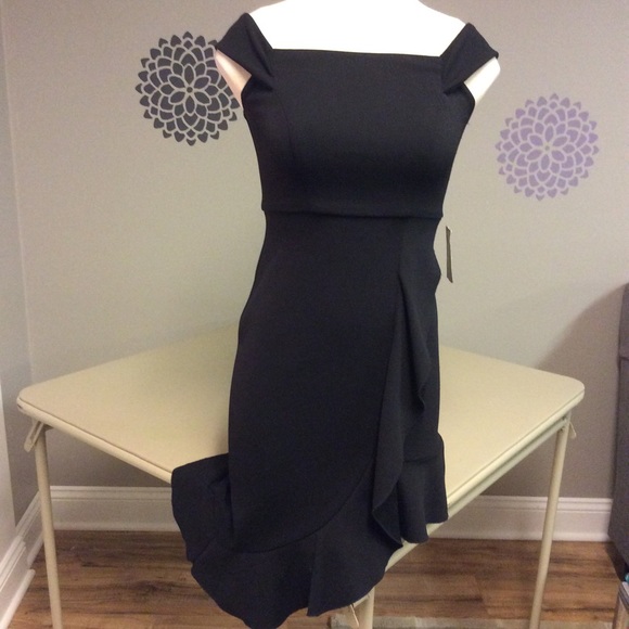 ❤️ 💰⬇️ NWT! Black Dress- Ruffle & Sleeve Detail - Picture 3 of 5